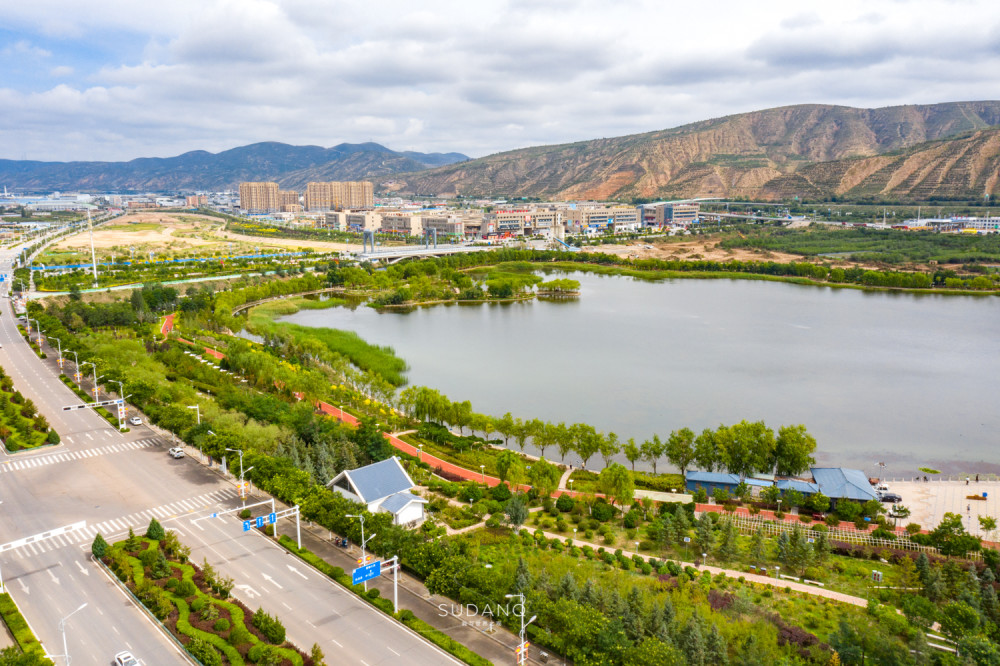 甘肃定西有这么一个人工湖,约为杭州西湖的十七分之一,美如明珠