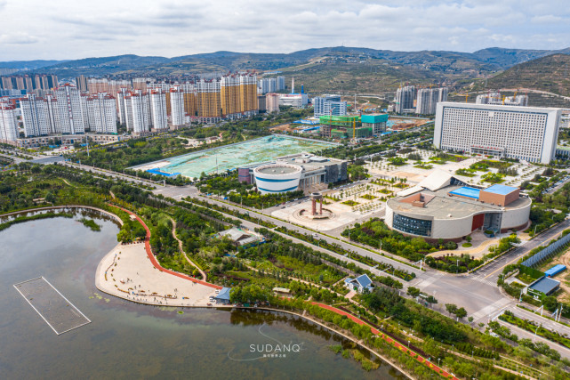 甘肃定西有这么一个人工湖,约为杭州西湖的十七分之一,美如明珠
