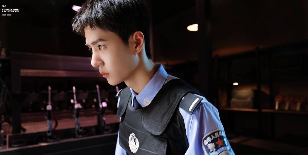 《无名》添新预告,王一博拍电影引争议,路人:有资源谁拍电视剧_腾讯