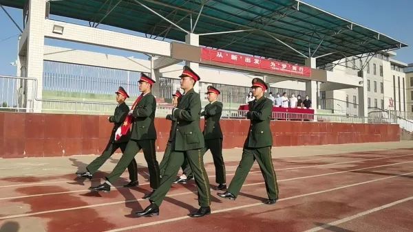 【喜迎二十大 奋进新征程】和田市第一高级中学 丨从"新"出发 为"梦"