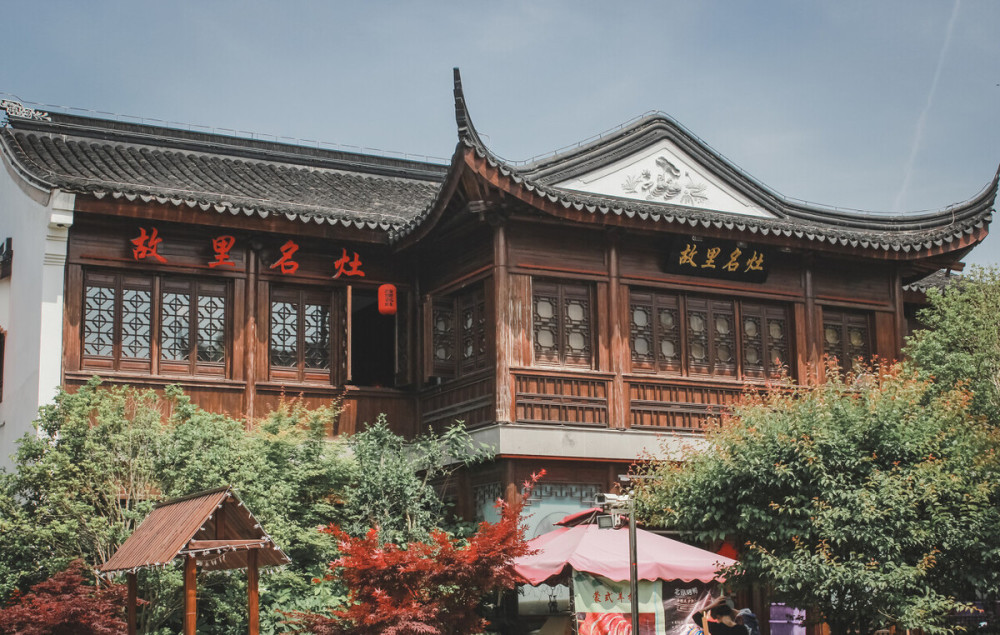 复刻了昔日菊泉里的市井风貌,宣传语很有意思——刘行的"清明上河图"