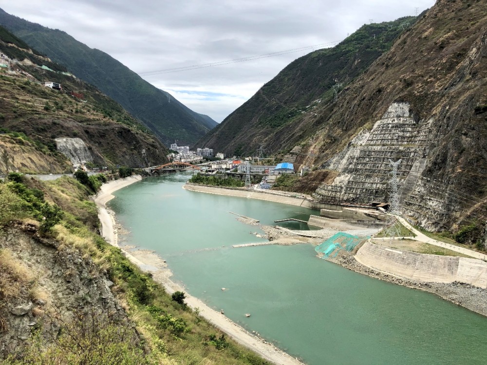 华电泸定水电站图片