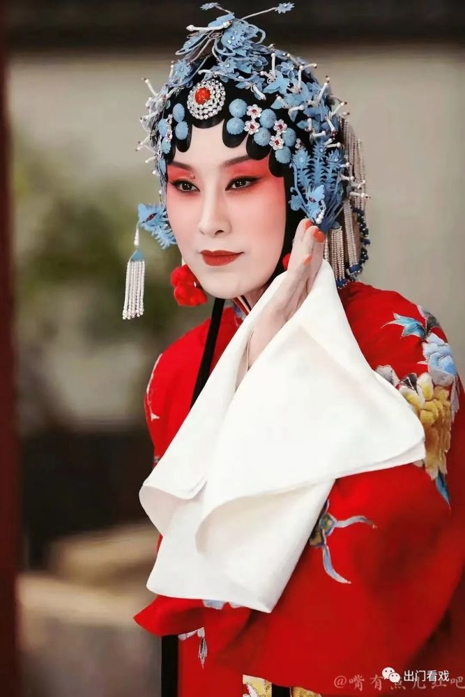 张火丁主演京剧电影《锁麟囊》片花_腾讯新闻