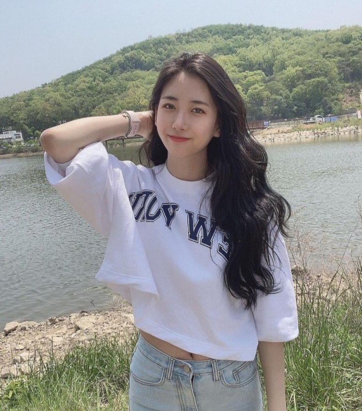 朴灿民在sbs获得成功之后,将小女儿朴旻厦也带入到演艺圈之中.