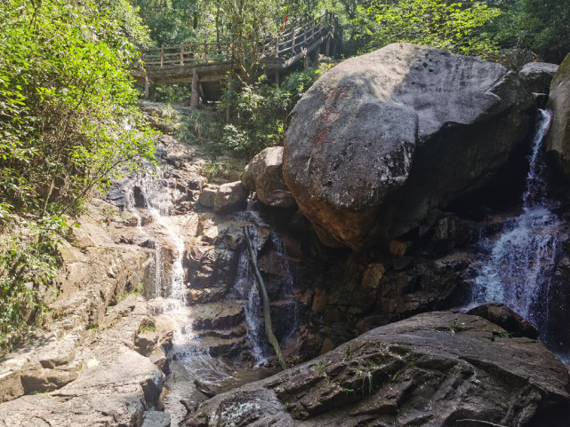 莽山猴王寨,这里只有一串串瀑布,却见不到一只泼猴的身影