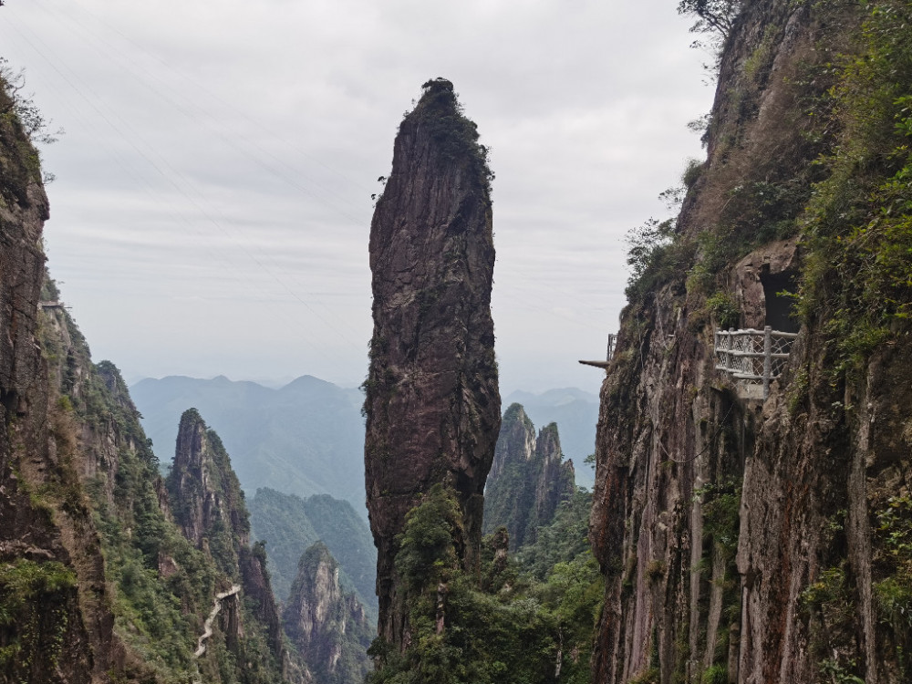 莽山五指峰风景堪比张家界全程无障碍通行悬崖绝壁如履平地