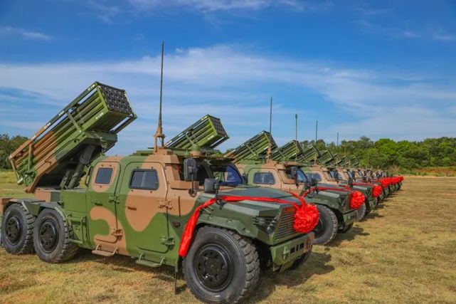 东部战区某旅列装猛士三122mm火箭炮,山地丘陵地区打击能力进一步强化