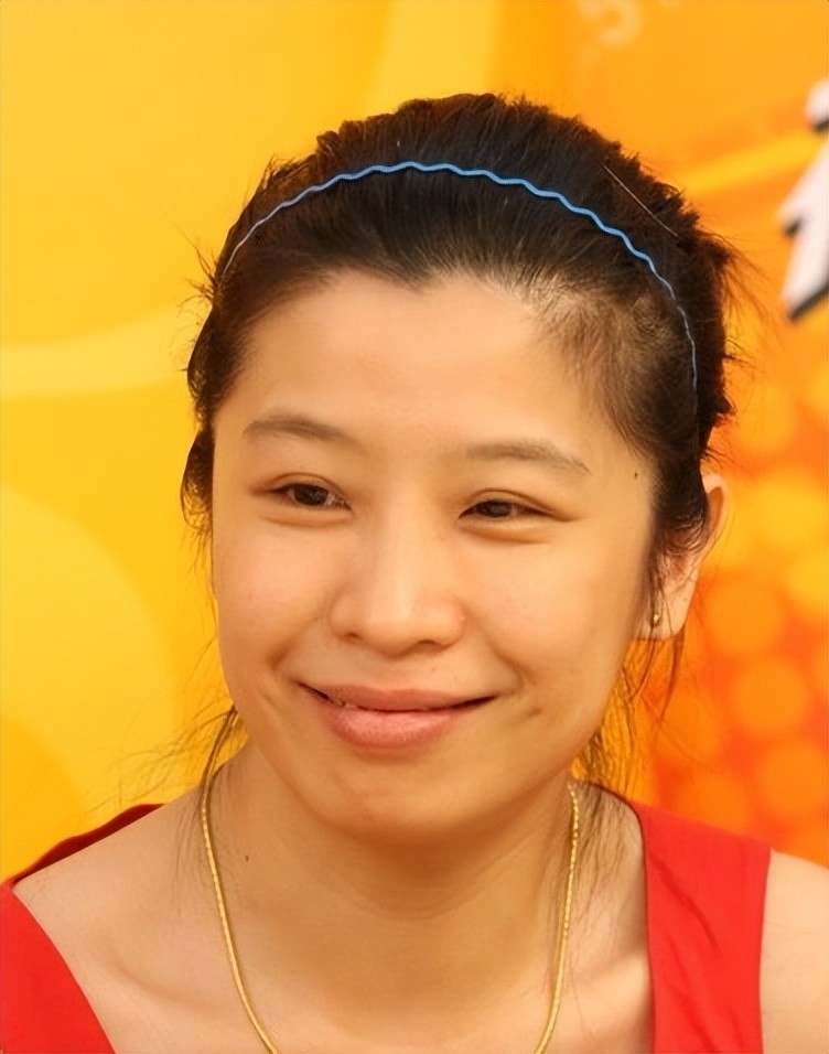 影帝廖凡带大5岁妻子外出!