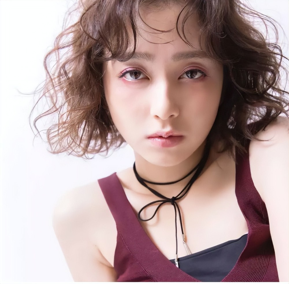 头发细软,发量少的女生,怎么做造型才能更持久,好看?插图6