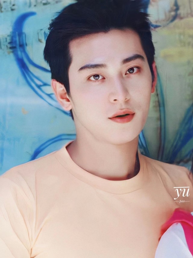 "最帅马文才"陈冠霖:曾卷入出轨,打老婆纷争,低谷期遇到真爱_腾讯新闻