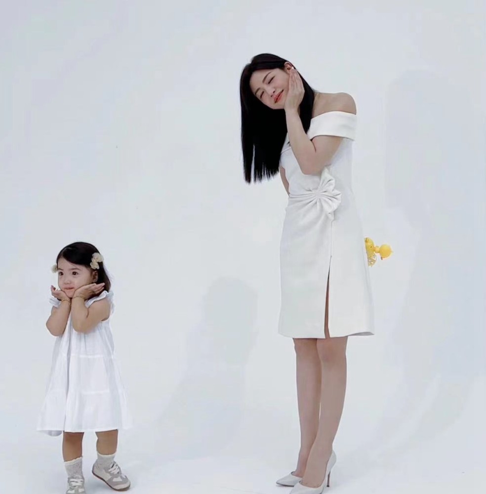 陈妍希新戏杀青胖了一圈腹部明显隆起怀二胎还是单纯发福