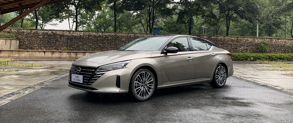 堪称换代的中期改款试驾准八代天籁