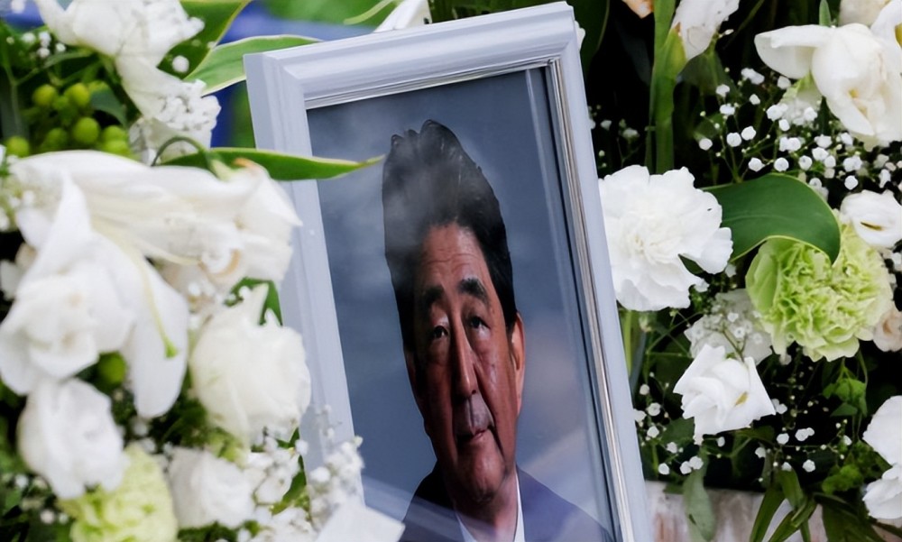 安倍国葬花费超16亿，28万日本民众要求取消国葬，专家：无法原谅