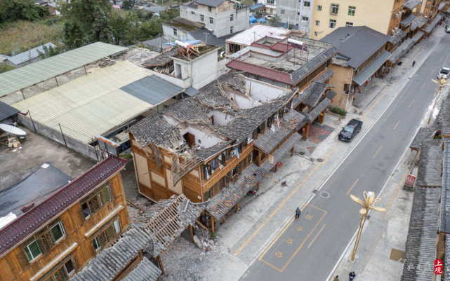 四川泸定县磨西镇图片