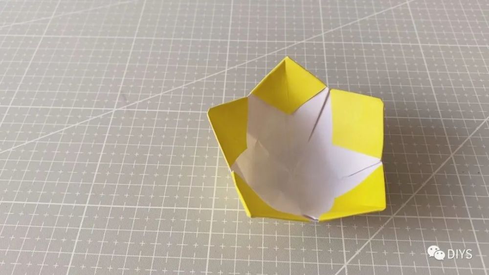 "手工折纸"一个简单又漂亮的星星收纳碗_腾讯新闻