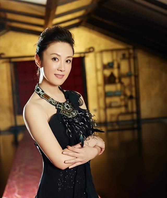 杨晓丹既是一名演员,也是长影厂艺术中心的一级导演.