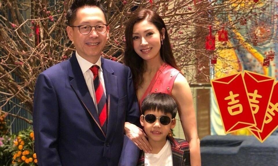 許晉亨一家三口首次同臺,李嘉欣穿一襲長裙氣質好,兒子近照曝光插圖6