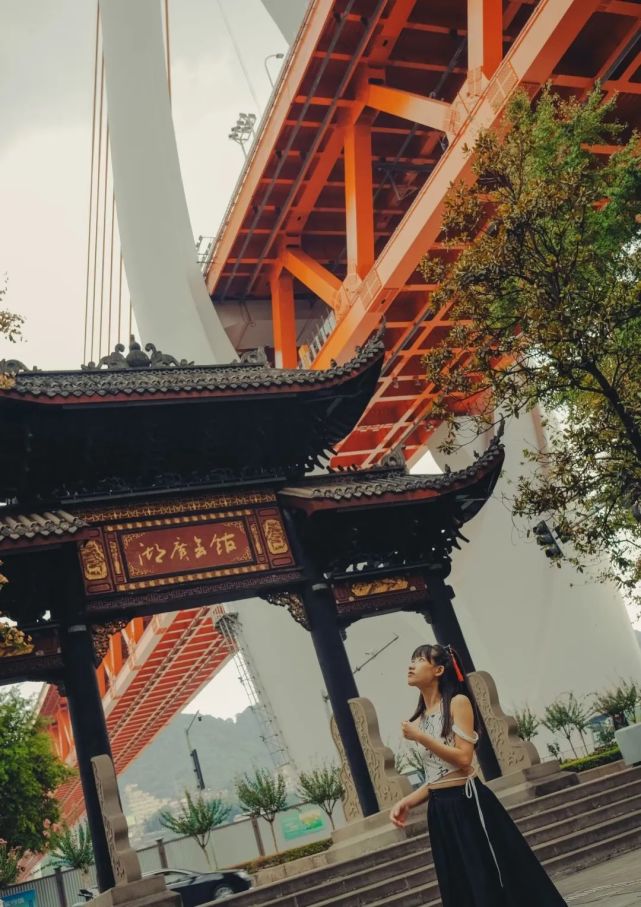 秋游重庆,闲逛东水门老街和600年古城墙_腾讯新闻