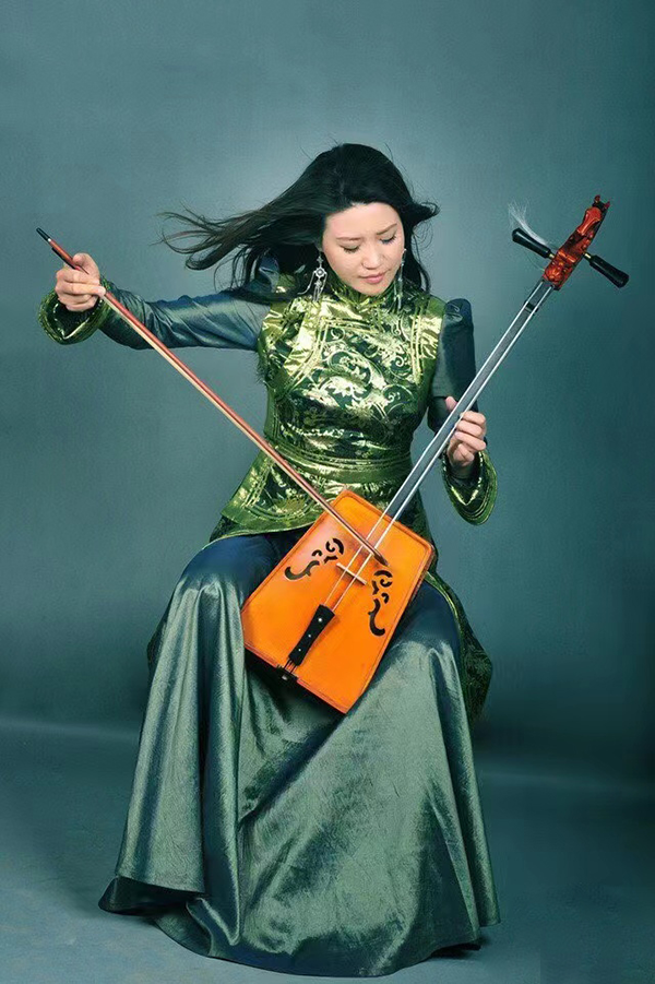 内蒙古艺术剧院马头琴演奏员苏尔格获国际华乐杯金奖_腾讯新闻