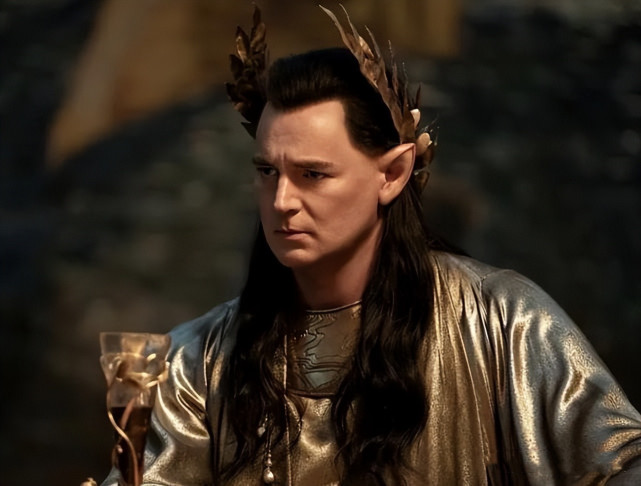 最具争议的是男一号埃尔隆德的演员罗伯特·阿拉马约(下右),有网友