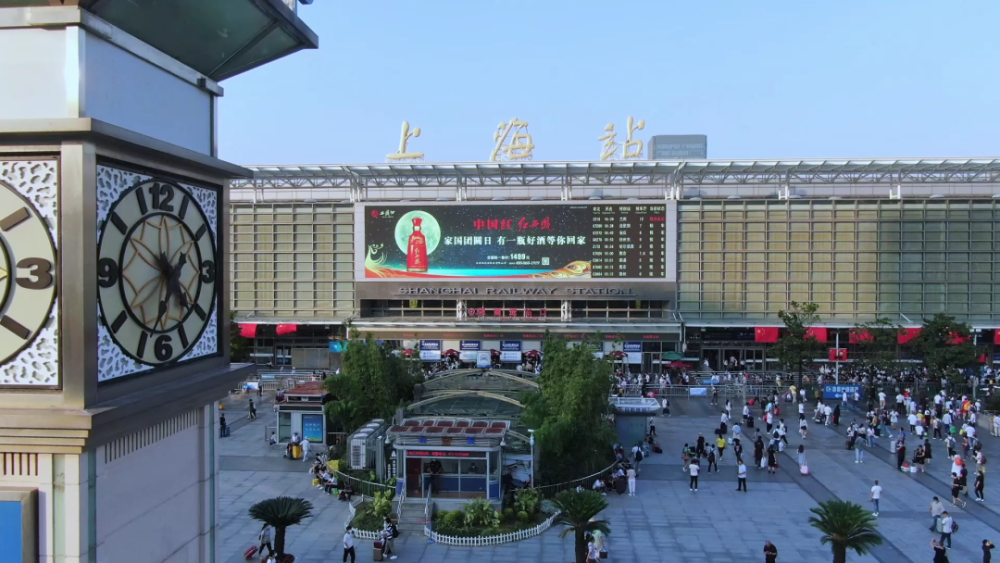 设置两座客运车站,一座就是刚刚提到的上海宝山站,另一座就是上海东站