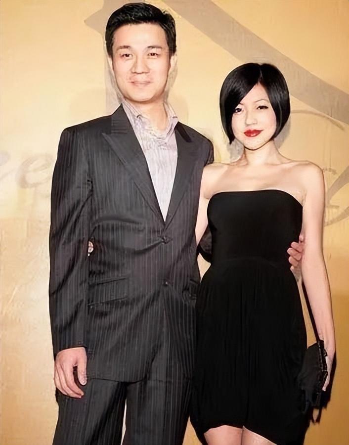 许雅钧聚餐,身边5位年轻美女相伴,小s:他不是公众人物不回应_腾讯新闻