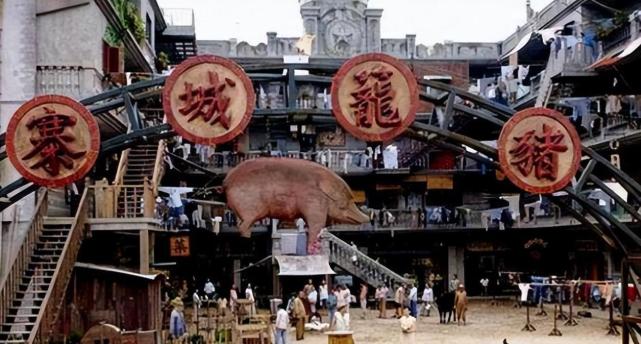上海闹市的“猪笼城寨”，周星驰曾在这里取过景，如今怎么样？_腾讯新闻