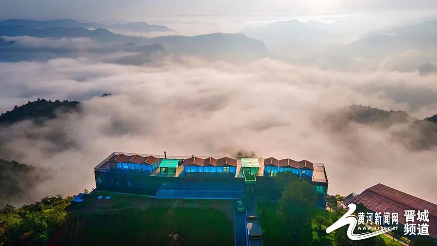 大美山西晋城龙门山晨林云雾绕人在仙境游