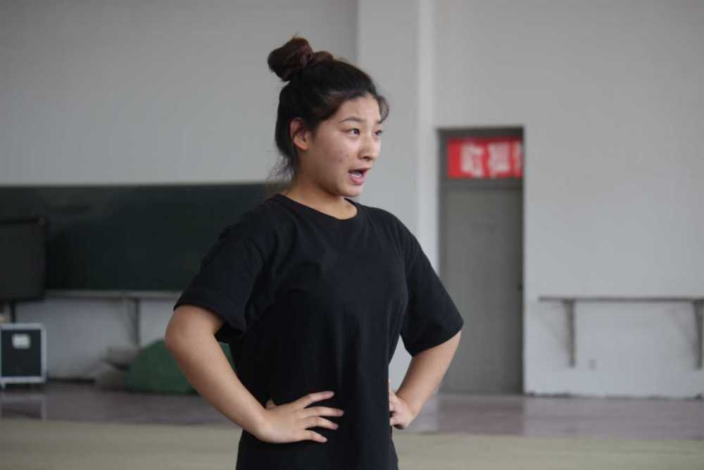 而在获奖的背后,身为"文戏"演员的梁梦真,付出和"武戏"演员袁超杰一样