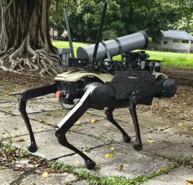 英媒:解放军测试机械战警与穿墙透视仪,中国高科技武器引领潮流