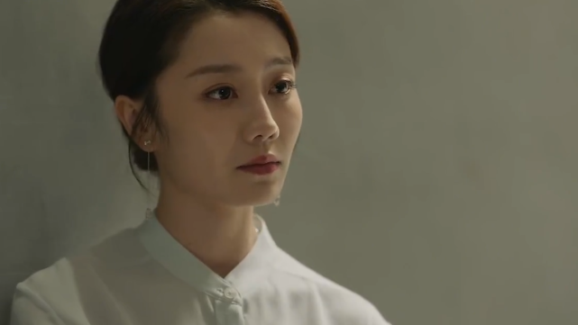 简言的夏冬:简言开叉长裙惊艳出席,气场碾压鞠薇,夏冬看愣神