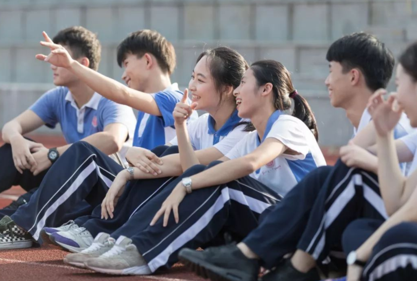 "卷王"之夜,一场撕裂深圳家长的高中课代表竞选_教育机构_教育新闻