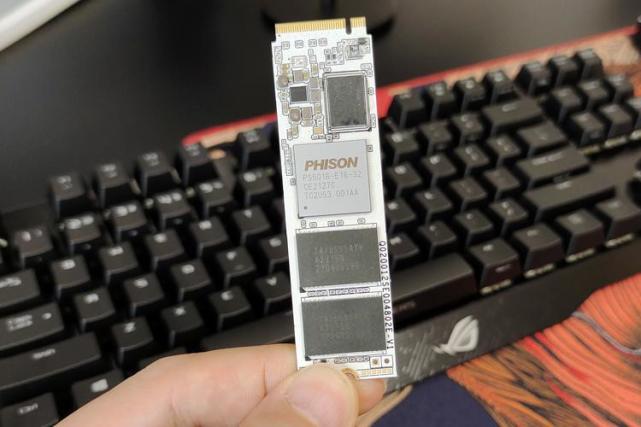 高不可攀到价格亲民:影驰hof pro 20 1tb固态硬盘开箱_腾讯新闻