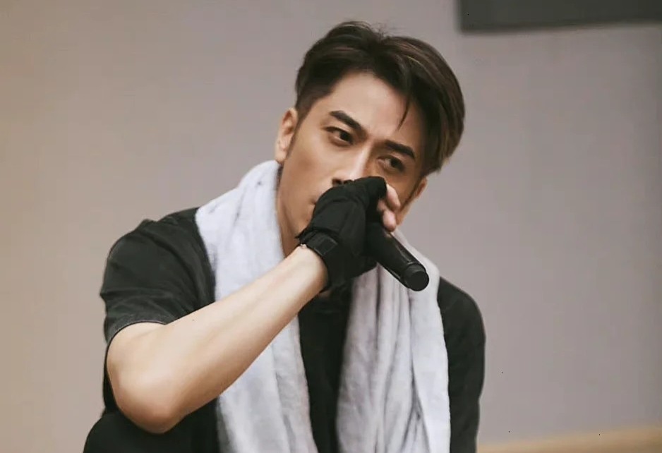 《披荆斩棘》吴卓羲:是搞笑男,是冲动警察,也是绯闻不断的多情浪子