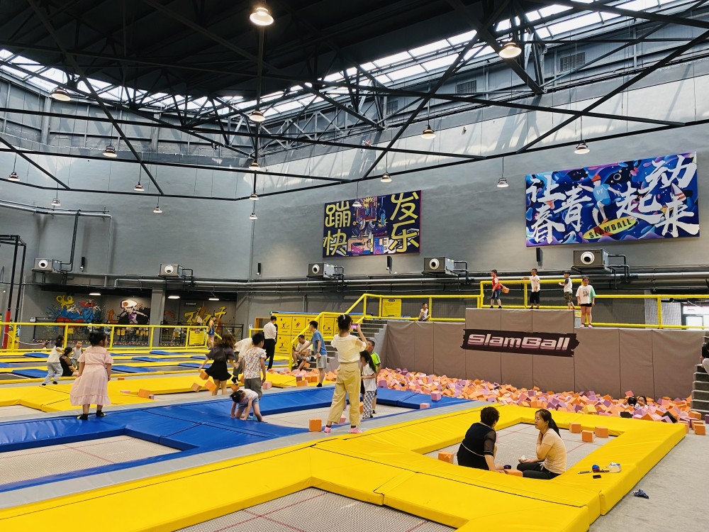 超火网红蹦床就在哈尔滨世界欢乐城_腾讯新闻