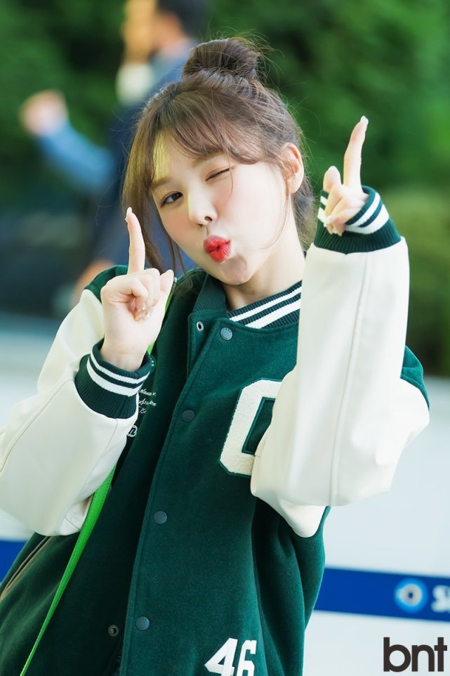 red velvet wendy练普拉提,身高160厘米,身材比例很好_腾讯新闻