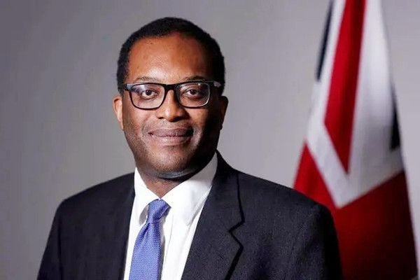 英国首相上任后 左右亲信换成黑人 俄媒 将带着耻辱下台 腾讯新闻