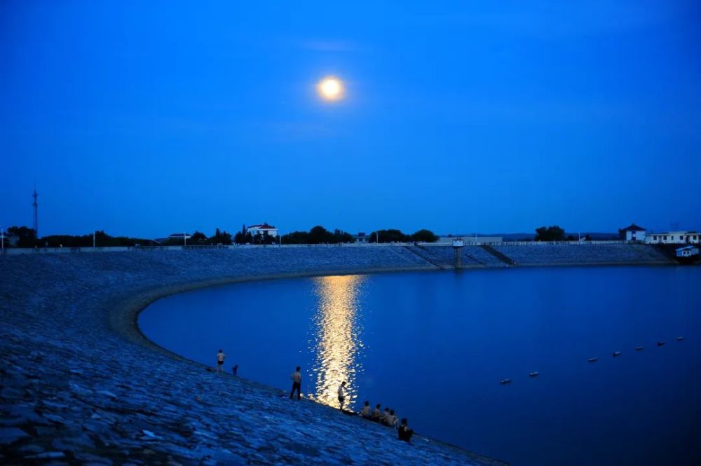 中秋佳节花好月圆 家团圆从历史文化到现代景观从高楼大厦到开阔江面