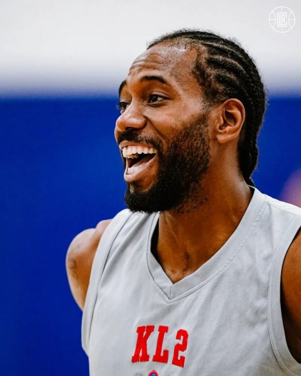 快船官方晒科怀-伦纳德训练照与球迷分享