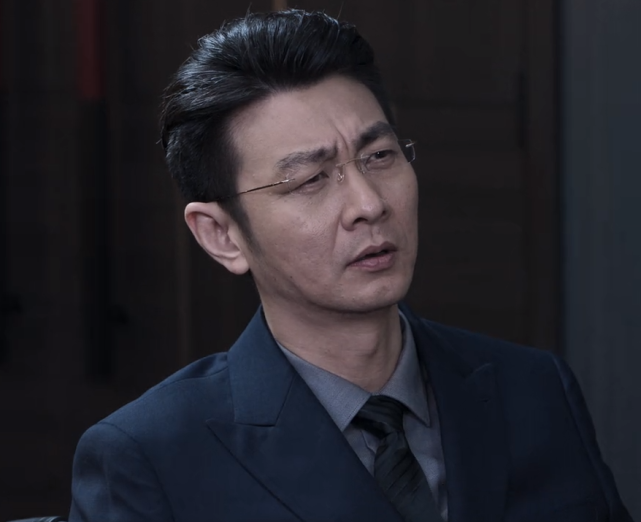 夏侯镔:赵鹏展夏侯镔饰演的是:赵啸声的大儿子,四海集团的董事长:赵鹏