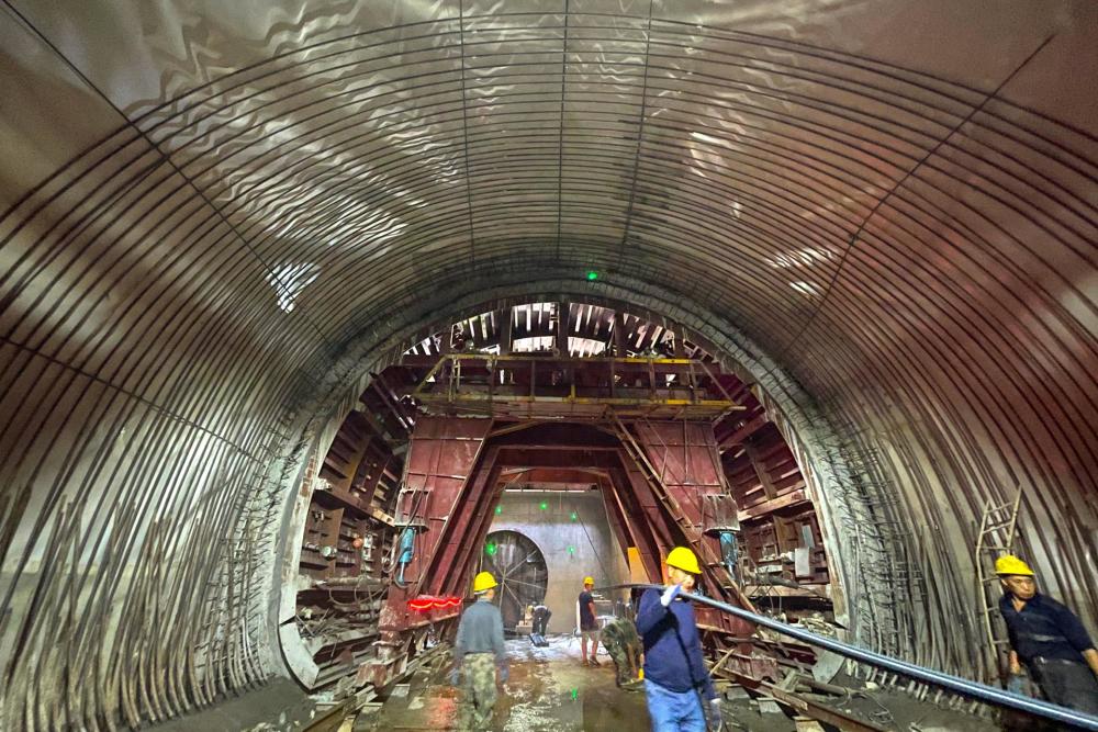 长沙地铁1号线北延一期工程全线唯一暗挖区间隧道全导洞贯通_腾讯新闻