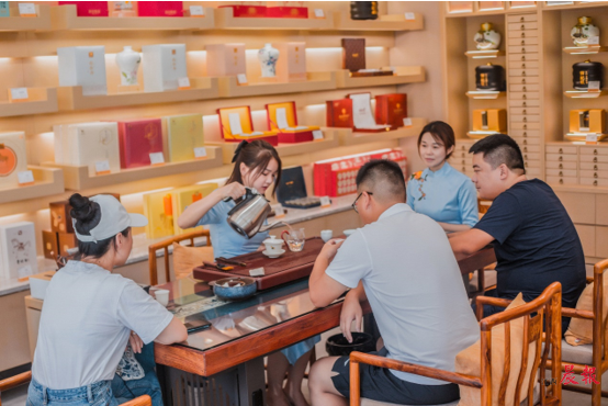 一片茶叶寄深情，走近90后茶叶创业者方琦_腾讯新闻