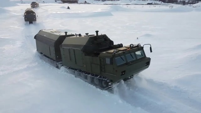 "木兰"的突出特点是它使用dt-30pm铰链式全地形车为底盘,这种武器复合