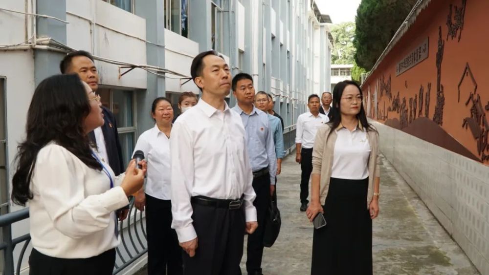 洪维智在保山市民族中学2022年度教师节座谈会上要求:接续奋斗 为全市