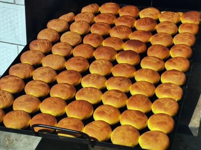 月饼是中国人中秋团圆餐桌上一道必不可少的美食,而在金塔人民的餐桌