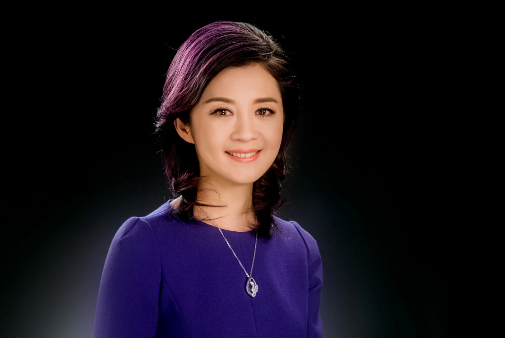 许戈辉是"凤凰一姐",是凤凰卫视集美貌与智慧于一身的美女主播.