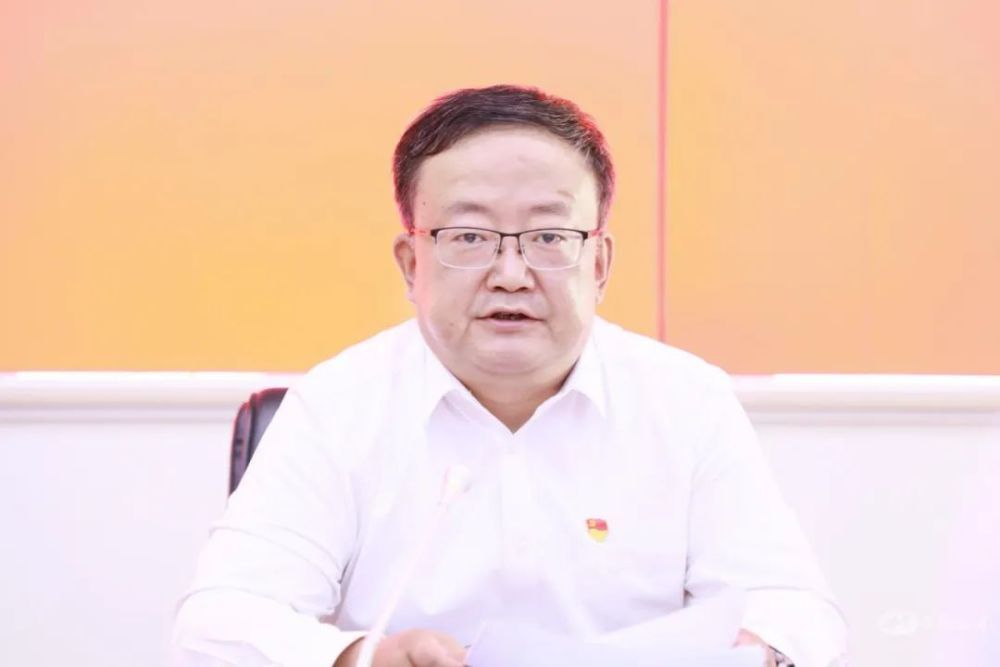 民勤县召开欢迎全国人民满意的公务员座谈会李万权主持并讲话