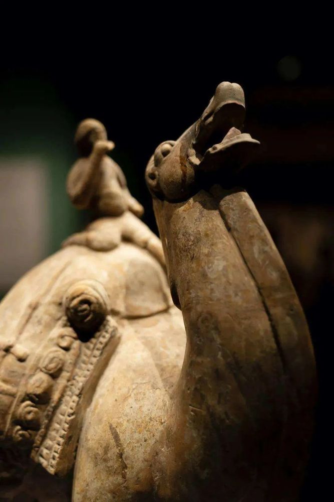 胡人吃饼俑 丝绸之路上的人间烟火_腾讯新闻