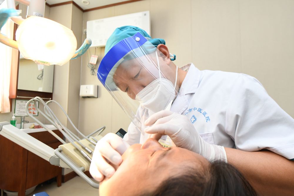 单颗医疗服务价格不超4500元，国家医保局专项整治种植牙价格