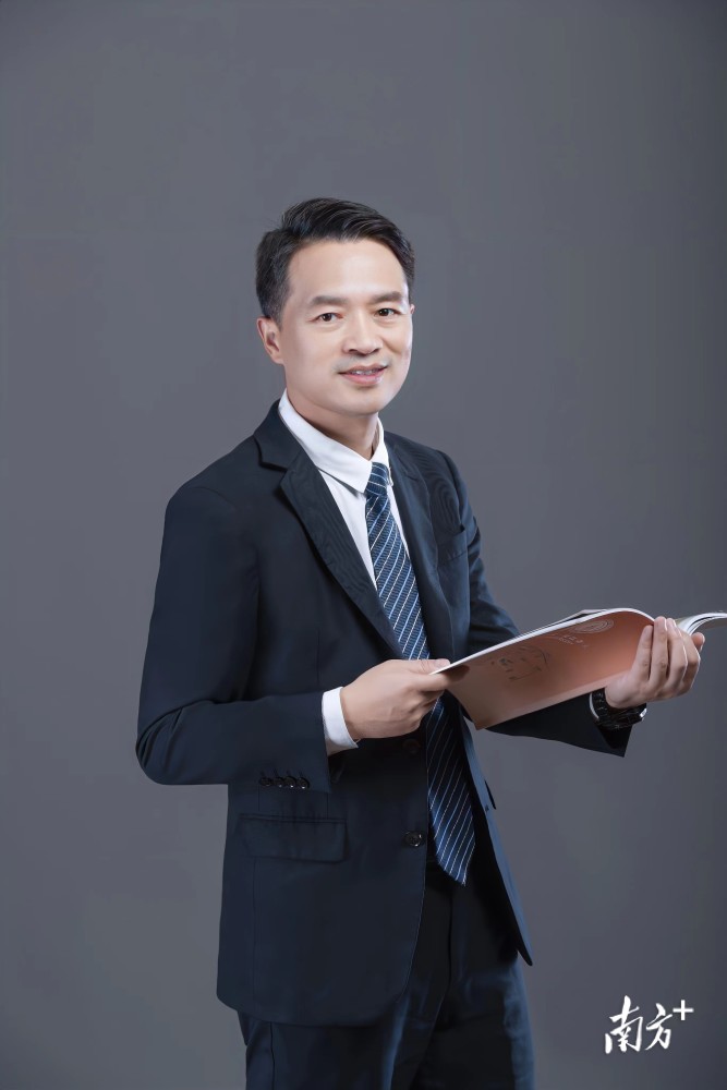 潘正茂,三水区第四中学负责人,曾任广东实验学校南海分校执行校长